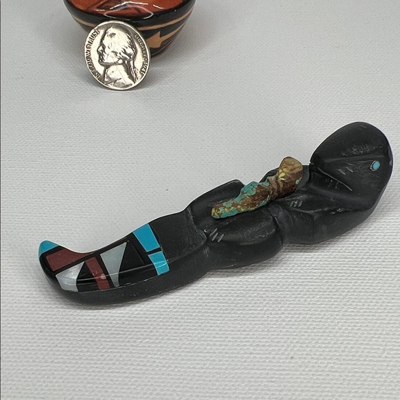Black tourmaline Beaver and turquoise inlayed tail Figurine. - Picture 3 of 5